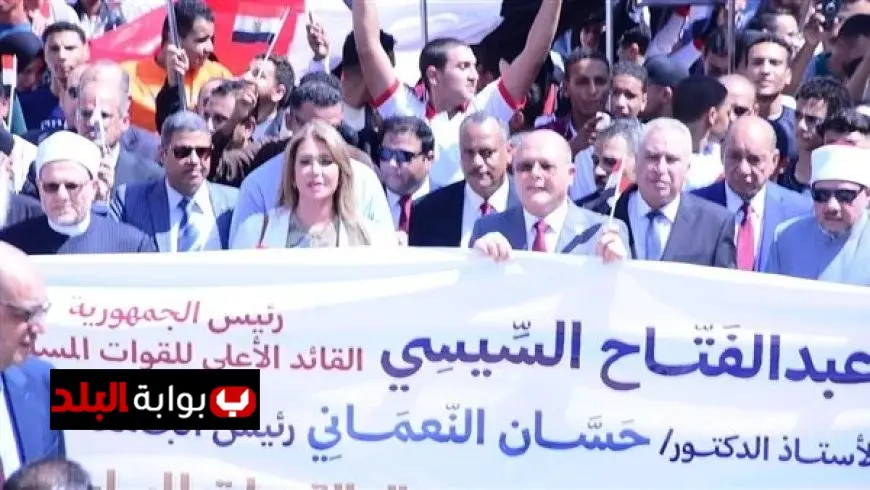 رئيس جامعة سوهاج يقود مسيرة ضخمة بمشاركة 10 آلاف طالب احتفالاً بذكرى انتصارات أكتوبر