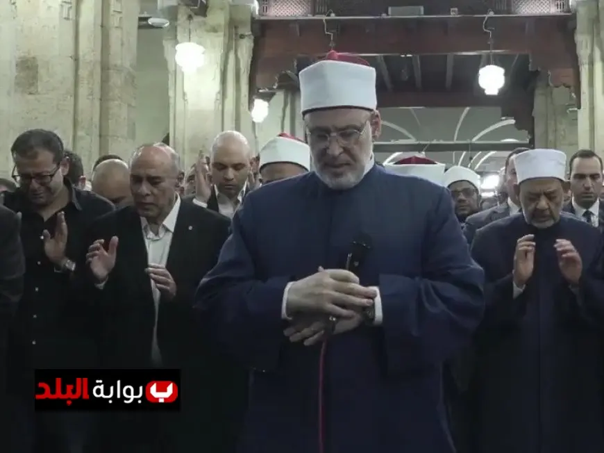 وداع مؤثر للدكتور أحمد عمر هاشم بحضور الإمام الأكبر في جنازته بالأزهر الشريف