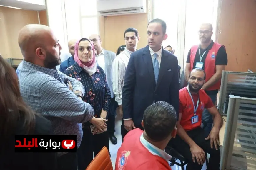 نائب وزير الصحة والسكان يقوم بجولة تفقدية في غرفة الخط الساخن بالإسكندرية
