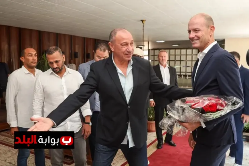 ياس سوروب المدرب الجديد للنادي الأهلي يقوم بجولة تفقدية في مقر الجزيرة مع صور حصرية