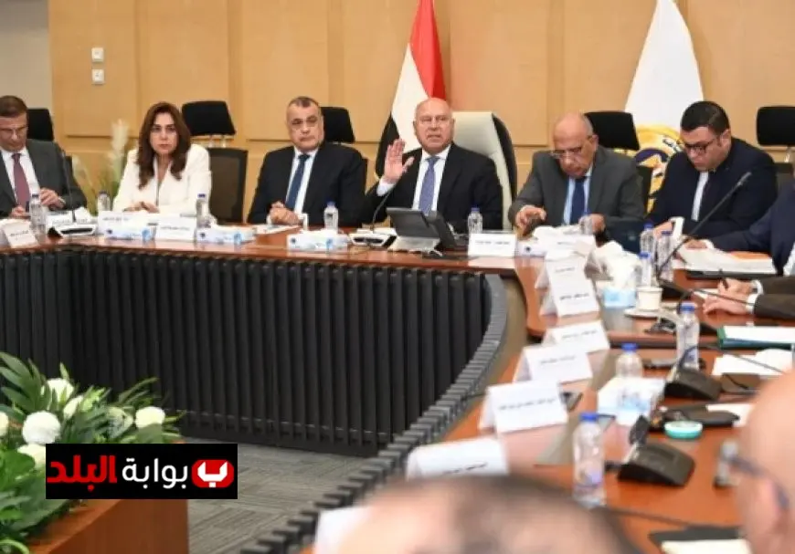 كامل الوزير يؤكد أهمية توفير المناهج التدريبية وإقامة معامل وفصول وورش لتحسين قوة العمل الماهرة والمدربة