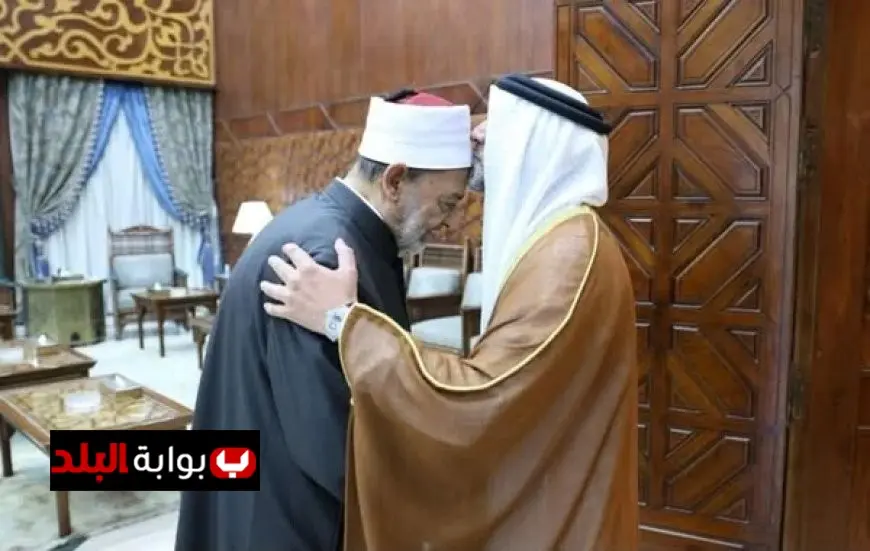 سفير الإمارات الجديد في مصر يبرز الاحترام بقبلته لجبهة شيخ الأزهر