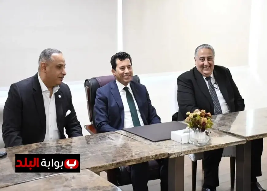 وزير الرياضة يلتقي بلاعبي المنتخب الوطني قبل البطولة العالمية للتايكوندو في الصين