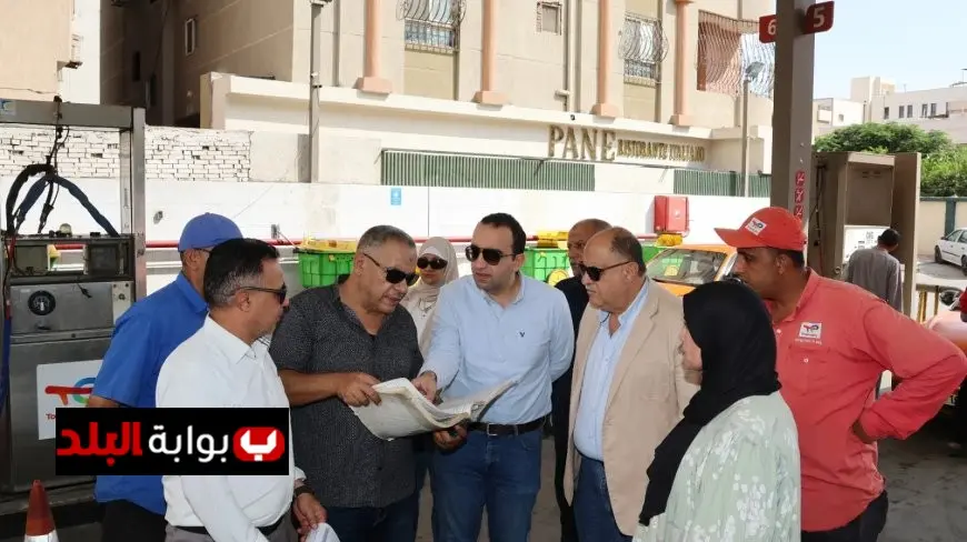 نائب محافظ الإسماعيلية يراقب الالتزام بالتعريفة الجديدة للسائقين واستقرار العمل بالموقف الجديد ومحطات الوقود