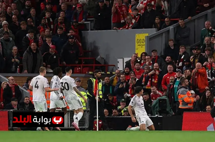 مانشستر يونايتد يسحق ليفربول بهدفين في صراع الدوري الإنجليزي