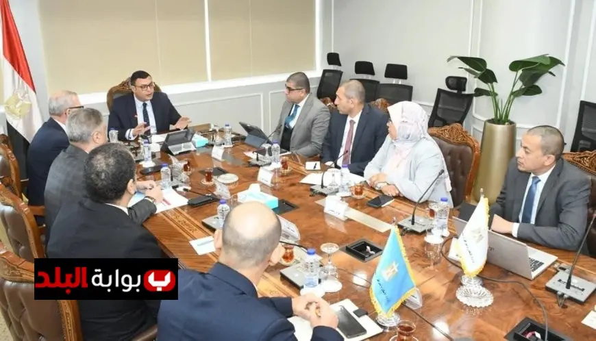 وزير الإسكان يراقب تقدم العمل في قطاع الشئون العقارية والتجارية بهيئة المجتمعات العمرانية الجديدة