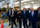 مدبولي يتفقد معرض المنتجات النهائية في مصنع فلاتر المركبات والفلاتر الصناعية