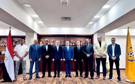 محافظ الإسماعيلية يجتمع بأعضاء لجنة الإنقاذ في جلسة ودية لتعزيز التعاون