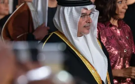 ولي العهد البحريني يمثل الملك في افتتاح المتحف المصري الكبير