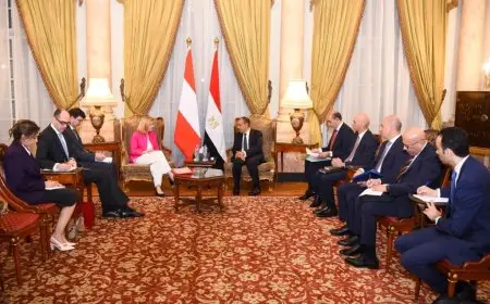 وزير الخارجية يرحب بمشاركة النمسا في مؤتمر إعادة إعمار غزة الدولي