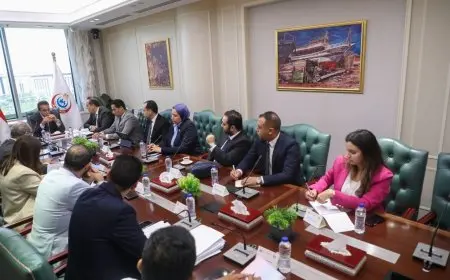 الوزير يتابع تحديث ضوابط صرف الأجهزة التعويضية في نظام التأمين الصحي لتعزيز الرعاية الصحية