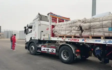 الهلال الأحمر يُطلق القافلة 64 من زاد العزة بتوزيع أكثر من 300 ألف سلة غذائية