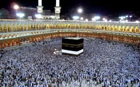 رجل وعائلته يحققون حلم العمر بالفوز في قرعة الحج وسجدوا شكرًا لله