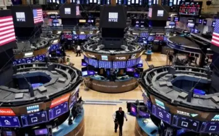الأسهم الأمريكية تنخفض بينما يترقب المستثمرون تقييمات جديدة للذكاء الاصطناعي