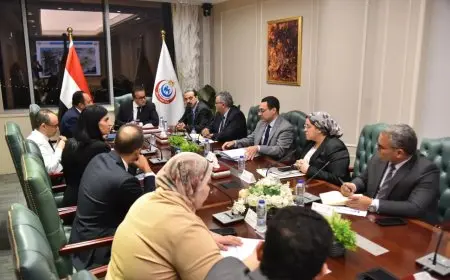 وزير الصحة يستعرض آخر تطورات إنشاء مستشفى النيل للأطفال