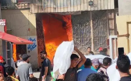 محافظ الإسكندرية يباشر في متابعة حريق ضخم بمخزن ملابس في مساكن الناصرية