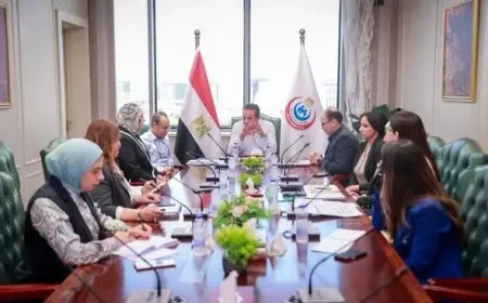 وزير الصحة يخطط لتعزيز خدمات العلاج الطبيعي وتحسين معامل التحاليل في البلاد
