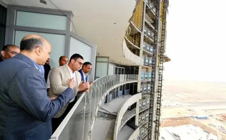 وزير الإسكان يواصل متابعة تنفيذ مشروع أبراج الداون تاون وكوبري C19 في مدينة العلمين الجديدة