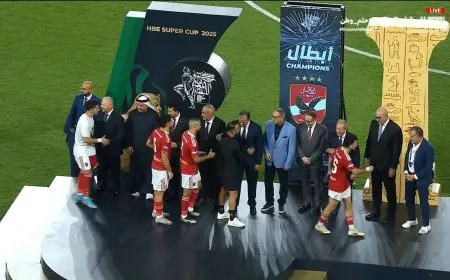 زيزو يحرج نائب رئيس الزمالك برفض مصافحته خلال تتويجه بالسوبر