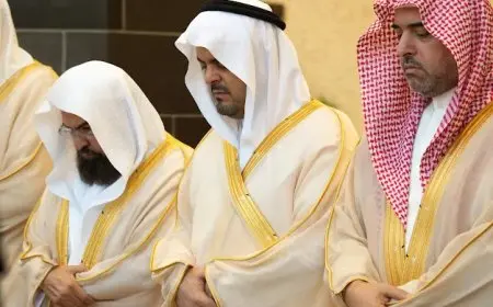 نائب أمير مكة يقود صلاة الاستسقاء في المسجد الحرام لتعزيز الأمل والمناخ الجيد