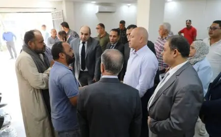 محافظ القاهرة يقوم بجولة في منطقة شق الثعبان ويعلن عن تسهيلات جديدة للمستثمرين لتقنين أوضاعهم