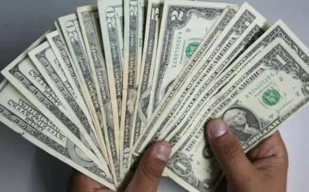 سعر الدولار مقابل الجنيه يشهد تقلبات خلال منتصف التداولات ما هي أسعار البنوك اليوم