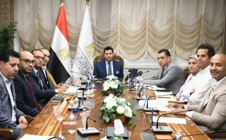 وزير الشباب يعقد اجتماعًا لبحث خطة تطوير الطب الرياضي وتعزيز الأداء الرياضي