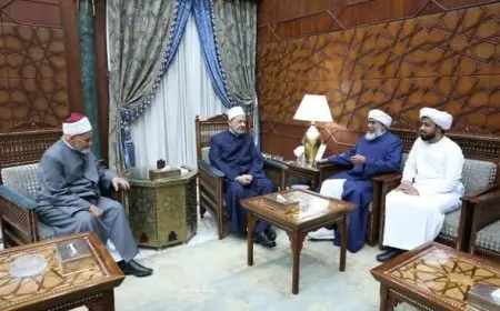 شيخ الأزهر يلتقي رئيس جامعة سراج الهدى الهندية لتعزيز سبل التعاون المشترك