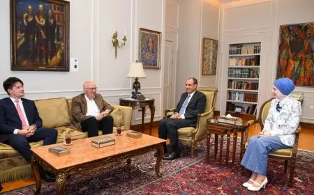 وزير الخارجية يتباحث مع عضو البرلمان الألماني من تحالف الاتحاد الديمقراطي والاشتراكي المسيحي لتعزيز العلاقات الثنائية