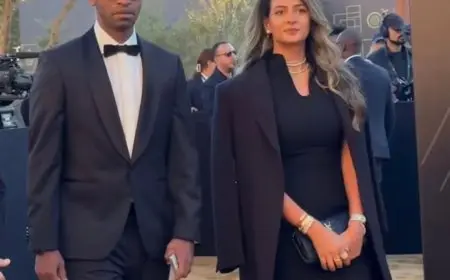 شيكابالا يتألق مع زوجته في حفل جوائز الكاف 2025