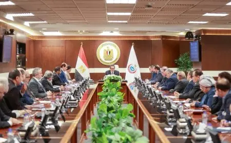 وزير الصحة يبرز نجاح المؤتمر العالمي للسكان والصحة خلال الاجتماع الدوري لقيادات الوزارة