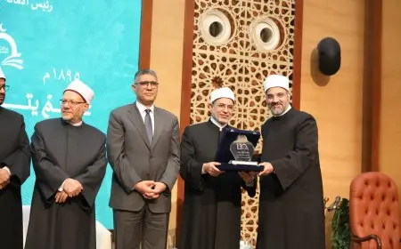 احتفال دار الإفتاء المصرية بمرور 130 عامًا على تأسيسها يكرم المفتين السابقين وأُسر المفتين الراحلين