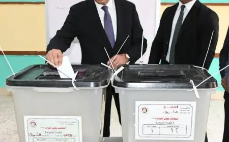 وزير الرياضة يشارك في انتخابات مجلس النواب ويدلي بصوته