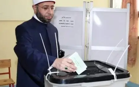 وزير الأوقاف يشارك في انتخابات مجلس النواب ويُدلي بصوته
