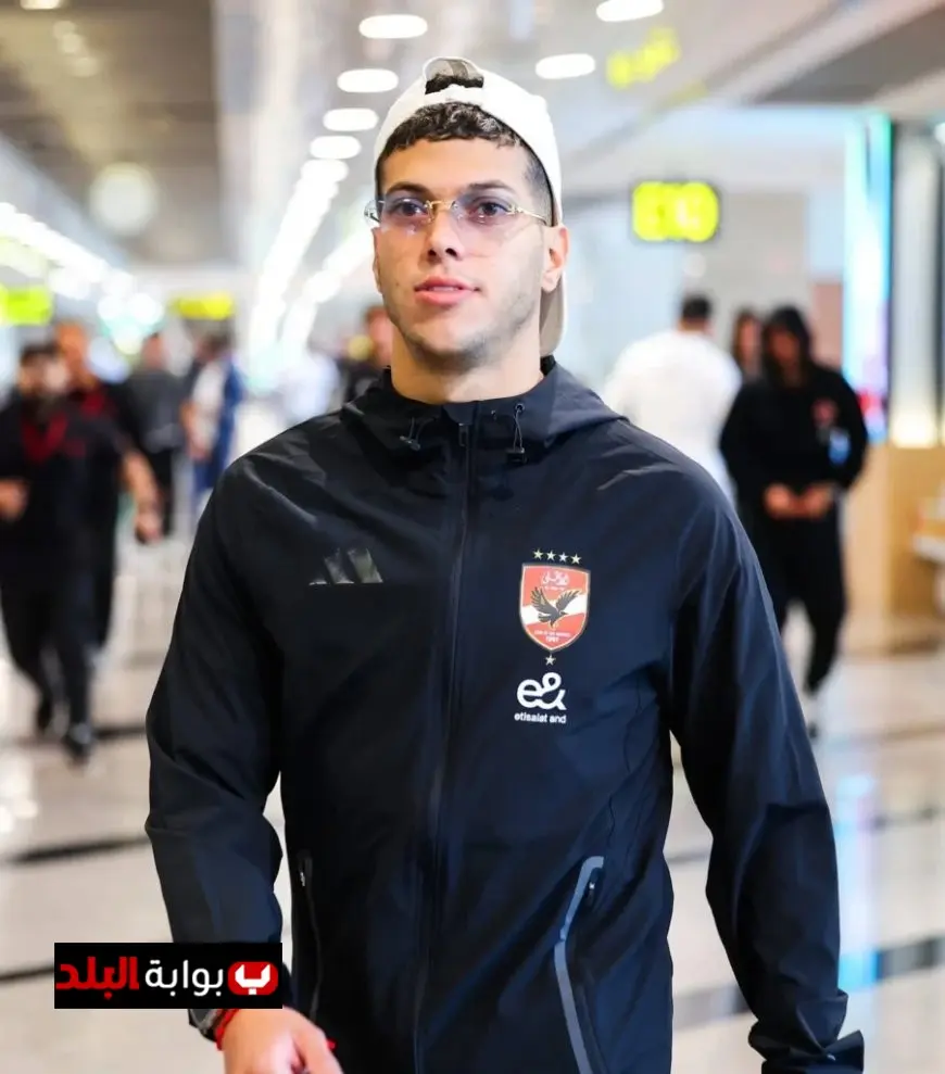 بعثة الأهلي تصل مطار دبي استعدادا للانتقال إلى مقر الإقامة في العين