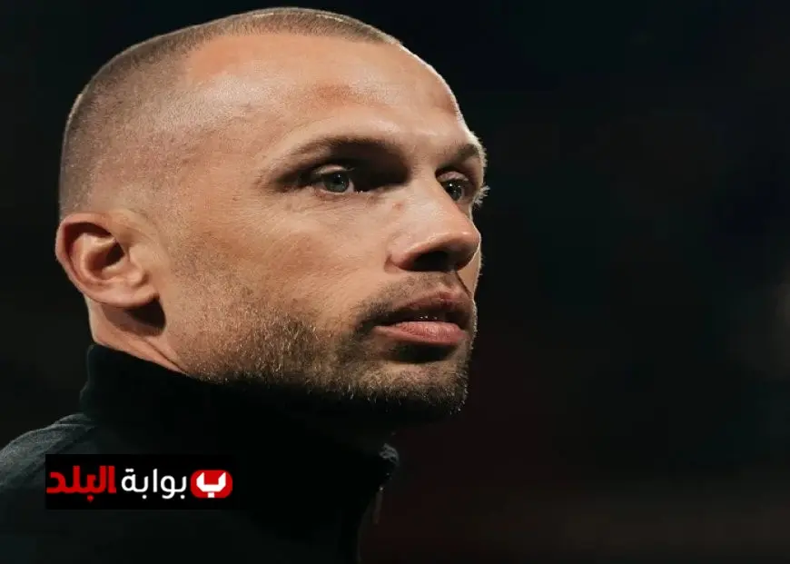 إقالة جون هيتينجا من منصب مدرب أياكس أمستردام الهولندي وتداعيات ذلك على مستقبل الفريق