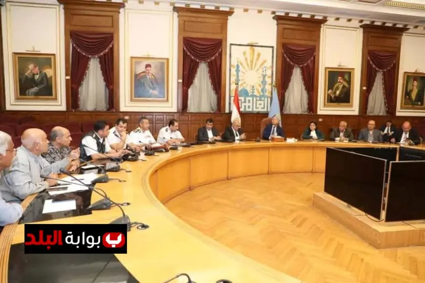 محافظ القاهرة يؤكد ضرورة تعزيز الانضباط وتنظيم الميادين والمواقف النموذجية لتحقيق أفضل بيئة حضرية