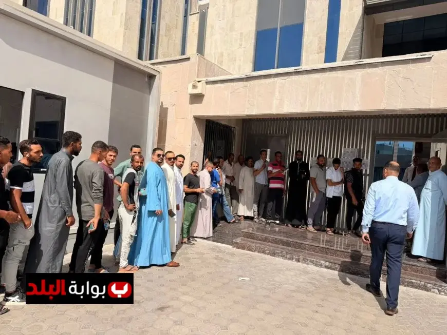 ازدحام هائل في مراكز الاقتراع بدبي خلال انتخابات النواب للمصريين بالخارج