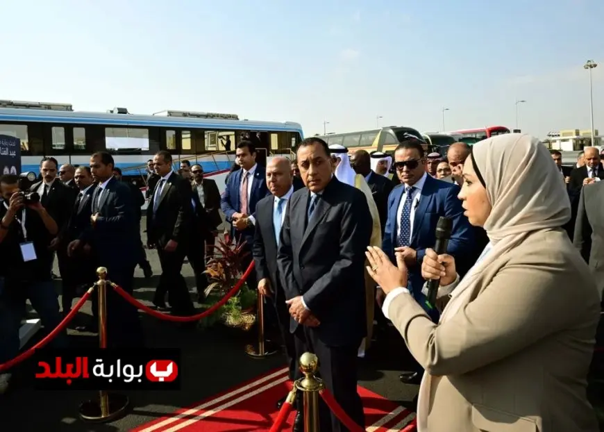 رئيس الوزراء يكشف عن أول قطار مترو جديد من 55 قطارًا للخط الأول في القاهرة