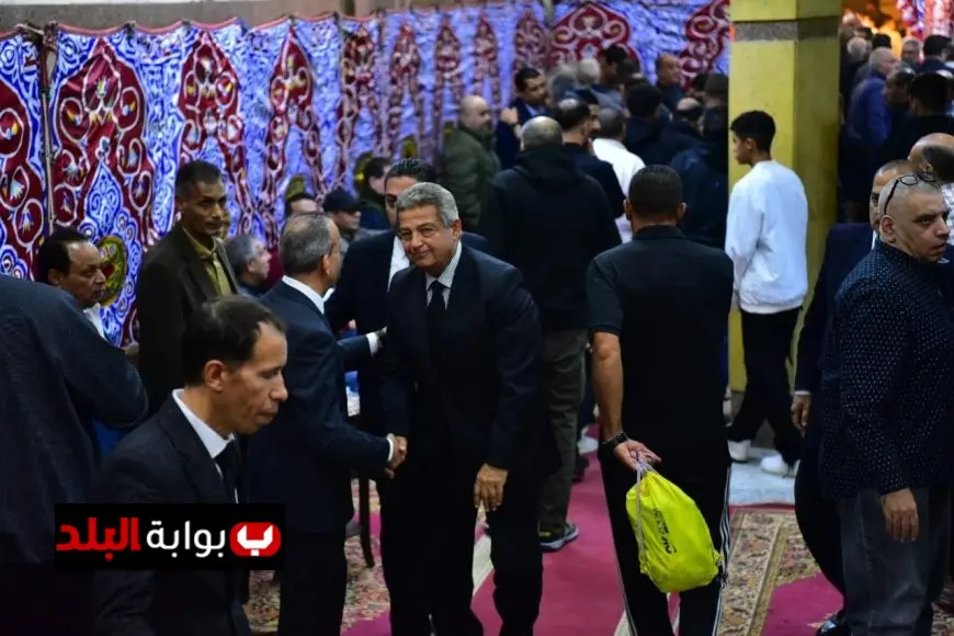 خالد عبد العزيز وممدوح عيد يشاركان في عزاء الفنان محمد صبري