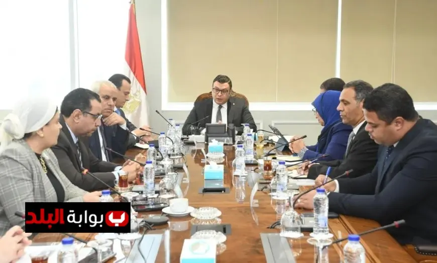 وزير الإسكان يستعرض ضوابط إعلانات الطرق ويعزز المشهد الحضاري للمدن