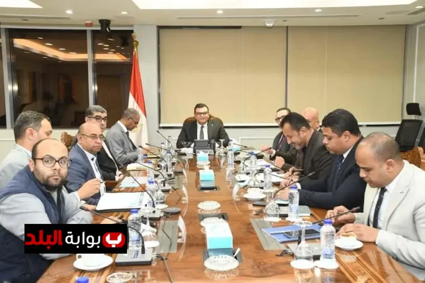 وزير الإسكان يوجه بمتابعة مشروعات المرافق والكهرباء في المدن الجديدة الصناعية