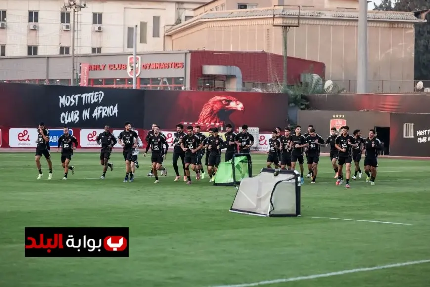 انتظام لاعبي الأهلي الدوليين في التدريبات الجماعية استعدادا لمواجهة الشبيبة