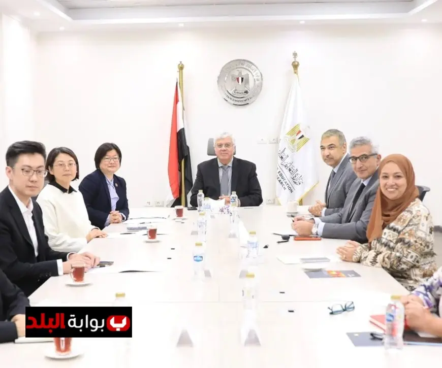 وزير التعليم العالي يستكشف فرص التعاون مع وفد الجامعة المفتوحة بالصين