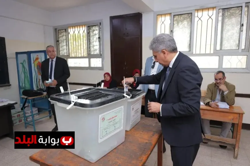 وزير السياحة والآثار يشارك في التصويت خلال انتخابات مجلس النواب