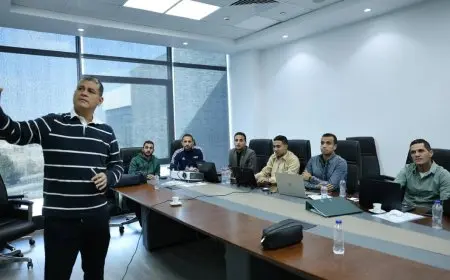 اجتماع فني لأوسكار رويز مع الحكام لمناقشة الحالات المثيرة للجدل