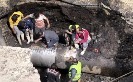 استئناف إمدادات المياه بعد إصلاح كسر خط المياه بقطر 1000 مم أمام مستشفى أم المصريين