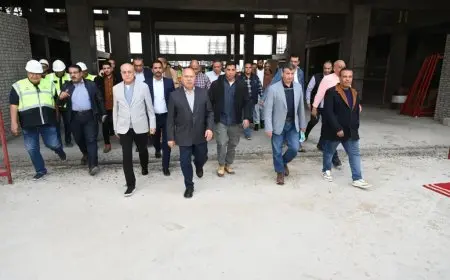 كامل الوزير يستعرض مشروعات القطار السريع والكباري ومحاور النيل في صعيد مصر