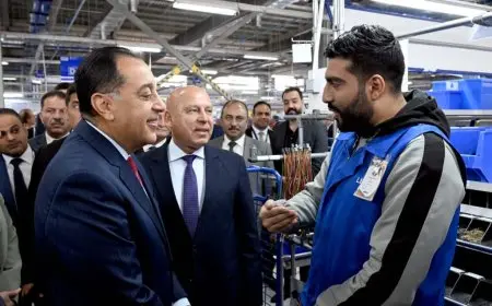 رئيس الوزراء يفتتح مصنع ليوني مصر في بدر ويستمع لقصص نجاح العاملين ويشيد بتجربة ملهمة لشاب من المنوفية