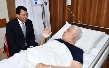 وزير الرياضة يجري اتصالاً هاتفياً للاطمئنان على صحة حسن شحاتة بعد نجاح العملية الجراحية